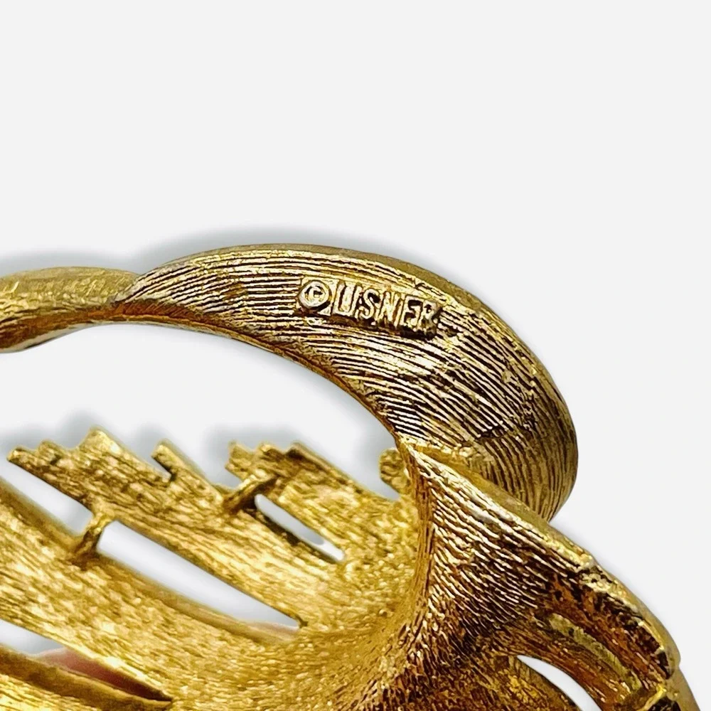 Vintage Lisner Brooch Pin Textured Gold Tone Leaf Feather Signed 2.5